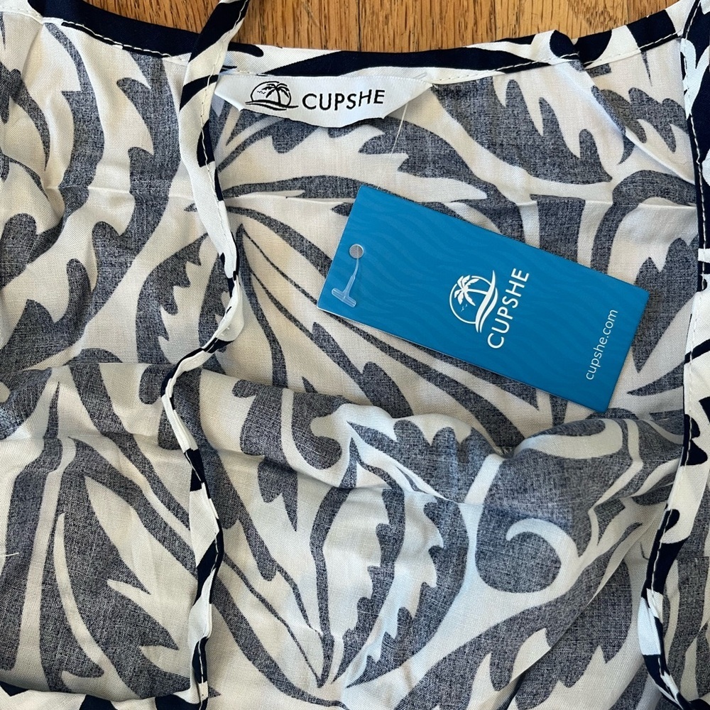 Navy and White Leaf Pattern Romper - Picture 4 of 4